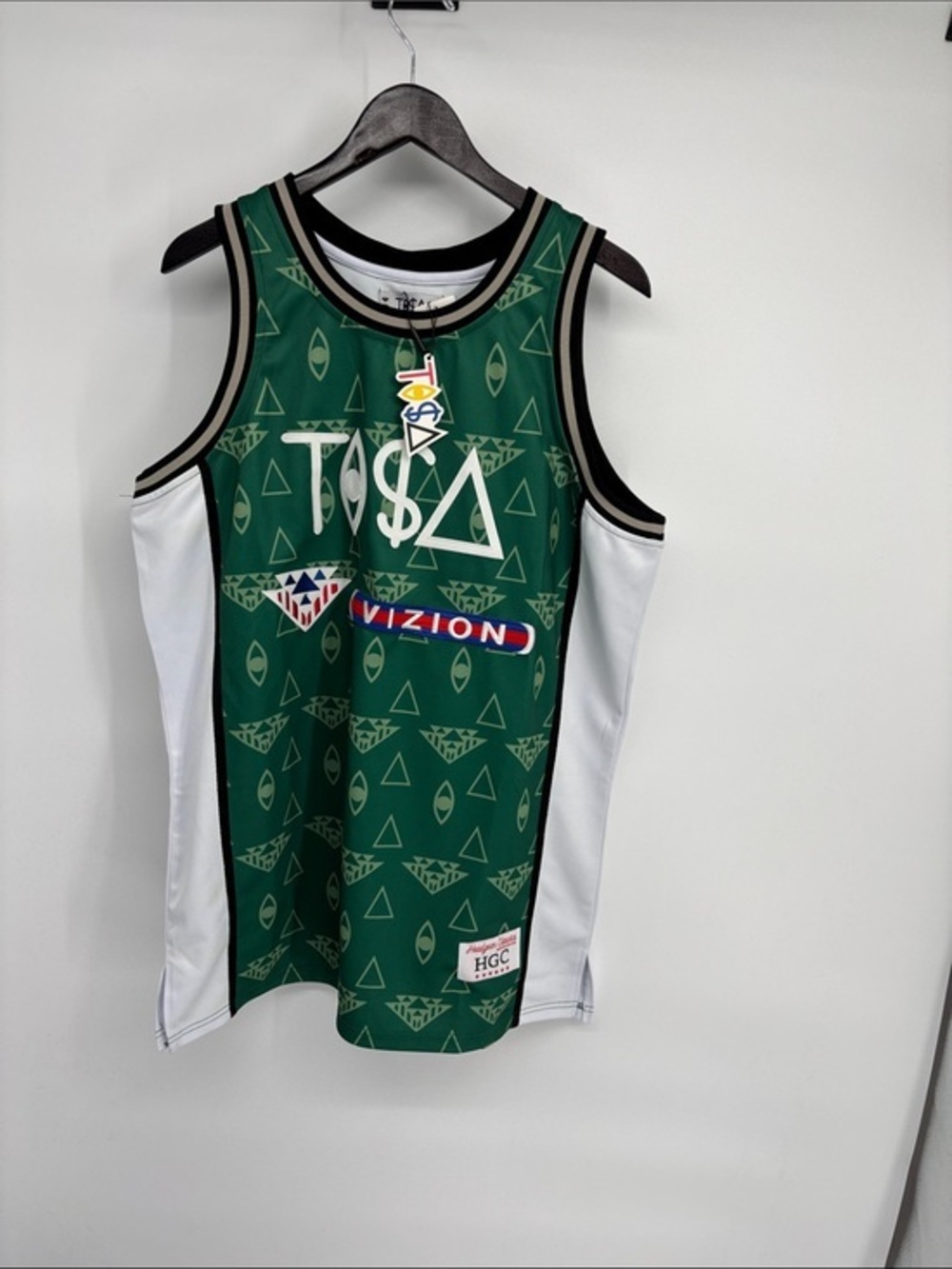 Headgear TOSA Nostalgia Green and White Athletic Jersey with Geometric Print